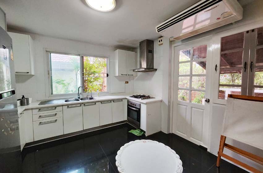 House with Shared Pool in Srinakarin 